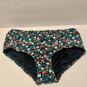 NWOT. Land’s End swim bottoms ditsy floral 
Smoke free, pet friendly home